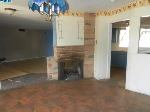 161 W Wayside Dr, Dinuba, CA 93618 photo 3