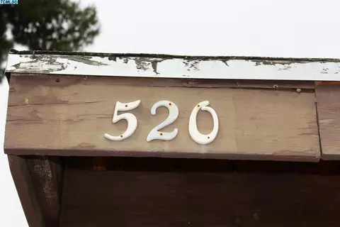 520 E Sequoia Ave, Visalia, CA 93292 photo 2