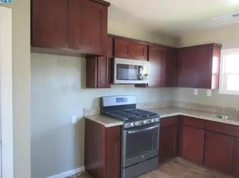 763 N E St, Tulare, CA 93274 photo 9