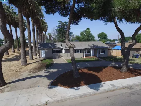 763 N E St, Tulare, CA 93274 photo 1
