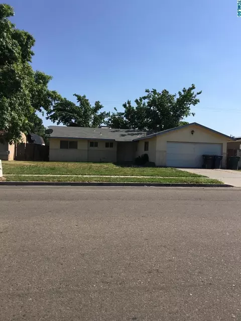 1441 E Birch Ave, Tulare, CA 93274 photo 1