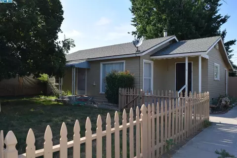 15874 Avenue 327, Ivanhoe, CA 93235 photo 2