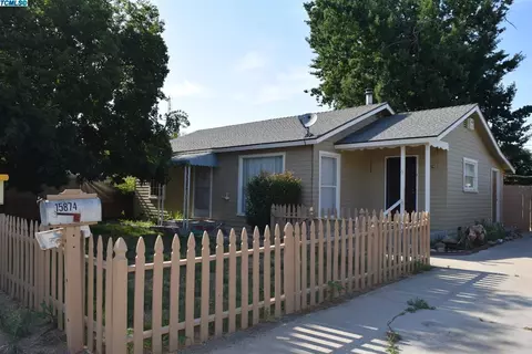 15874 Avenue 327, Ivanhoe, CA 93235 photo 1