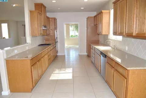 2008 E La Vida, Visalia, CA 93292 photo 2