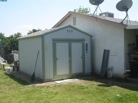 917 E Harvard Ter, Lindsay, CA 93247 photo 17