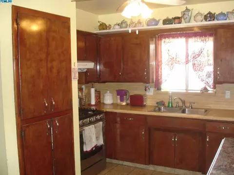 917 E Harvard Ter, Lindsay, CA 93247 photo 6