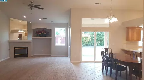 1104 E Arlen, Visalia, CA 93292 photo 5
