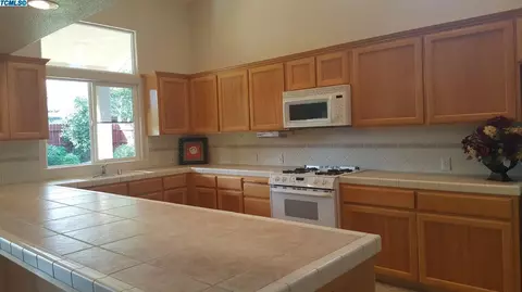 1104 E Arlen, Visalia, CA 93292 photo 9