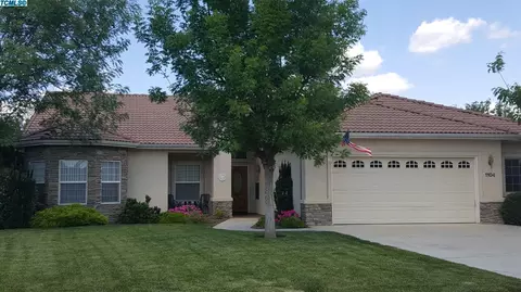 1104 E Arlen, Visalia, CA 93292 photo 2