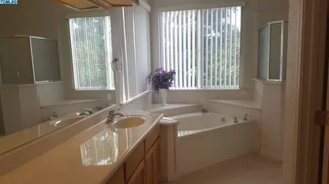 1104 E Arlen, Visalia, CA 93292 photo 15