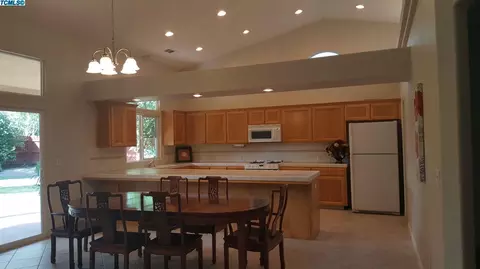 1104 E Arlen, Visalia, CA 93292 photo 6