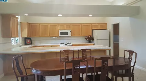 1104 E Arlen, Visalia, CA 93292 photo 7