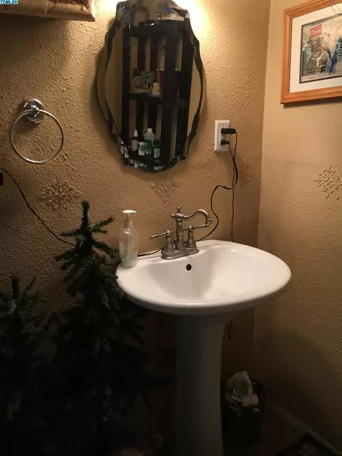 119 N Quince Ave, Exeter, CA 93221 photo 7