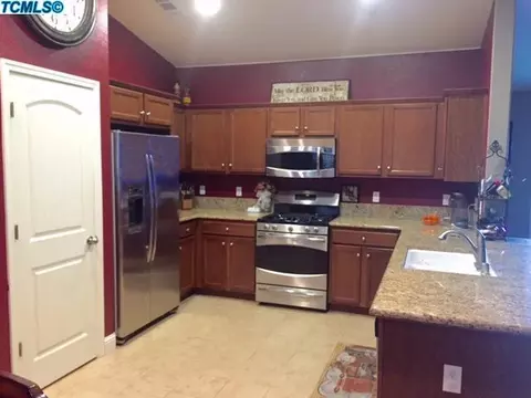 1448 Atlantic Ave, Lemoore, CA 93245 photo 2