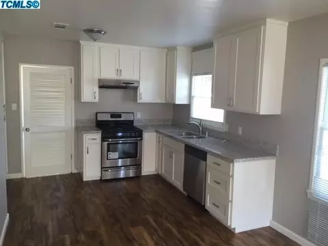 216 E Malone St, Hanford, CA 93230 photo 3