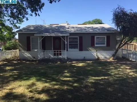 216 E Malone St, Hanford, CA 93230 photo 1