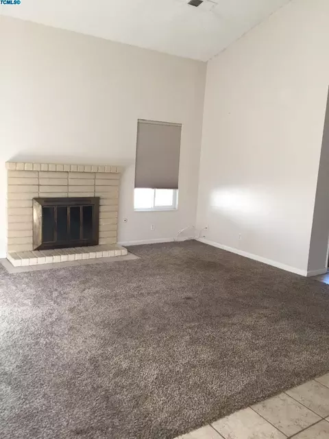 1211 E Ferguson, Visalia, CA 93292 photo 2