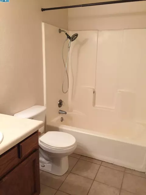 1211 E Ferguson, Visalia, CA 93292 photo 14