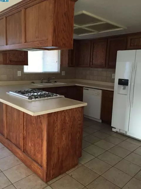 1211 E Ferguson, Visalia, CA 93292 photo 7