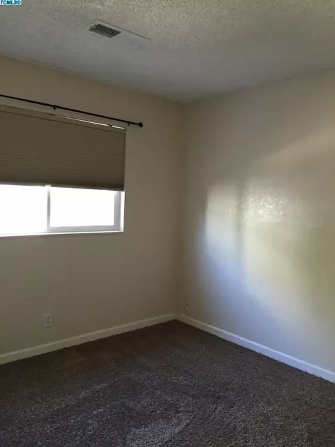 1211 E Ferguson, Visalia, CA 93292 photo 17