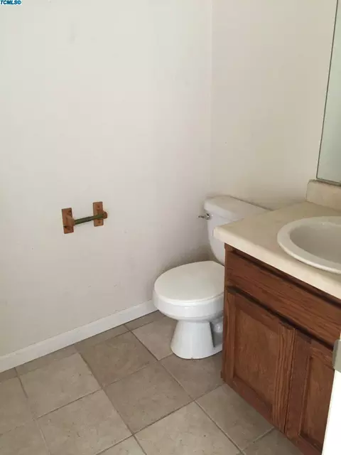 1211 E Ferguson, Visalia, CA 93292 photo 5