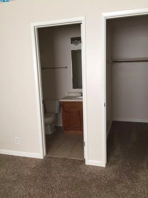 1211 E Ferguson, Visalia, CA 93292 photo 27