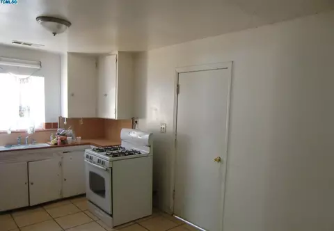 647 Walnut St, Pixley, CA 93256 photo 4