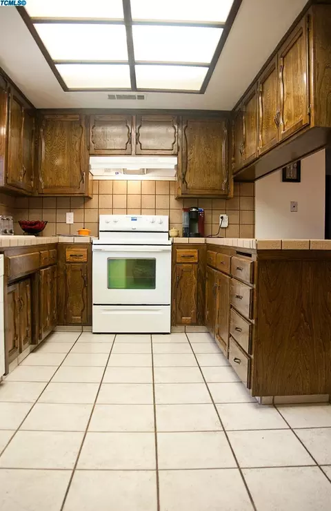 2222 E Hillcrest Ave, Visalia, CA 93292 photo 17