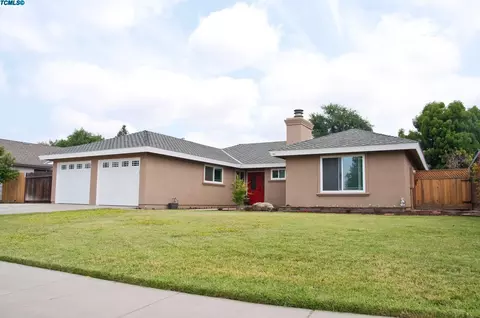 2222 E Hillcrest Ave, Visalia, CA 93292 photo 2