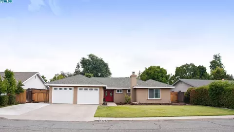 2222 E Hillcrest Ave, Visalia, CA 93292 photo 1