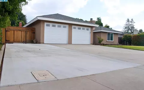 2222 E Hillcrest Ave, Visalia, CA 93292 photo 3