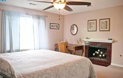 2222 E Hillcrest Ave, Visalia, CA 93292 photo 32