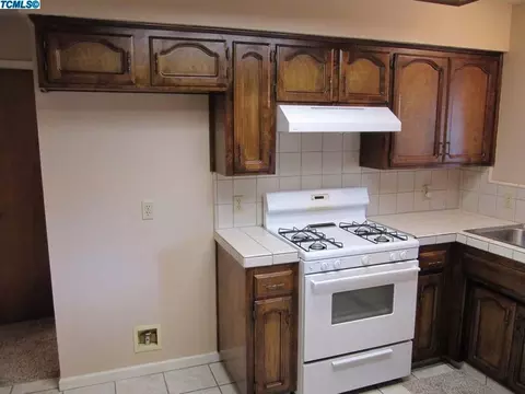 1756 E Walnut Ave, Tulare, CA 93274 photo 7