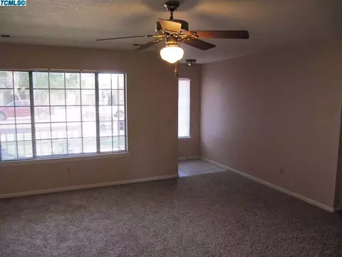 1756 E Walnut Ave, Tulare, CA 93274 photo 4