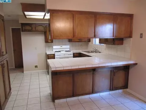 1756 E Walnut Ave, Tulare, CA 93274 photo 5