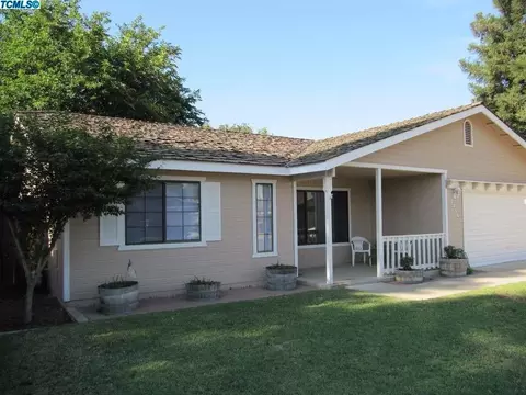 1756 E Walnut Ave, Tulare, CA 93274 photo 2