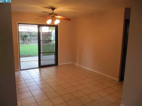 1756 E Walnut Ave, Tulare, CA 93274 photo 8