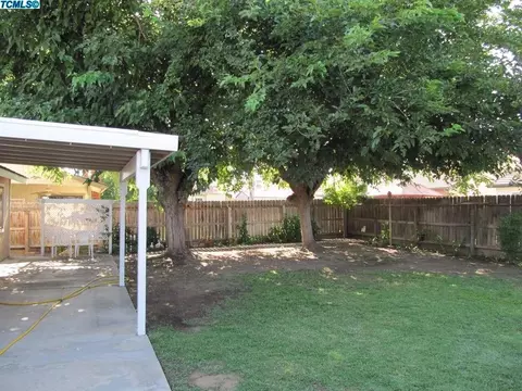 1756 E Walnut Ave, Tulare, CA 93274 photo 15