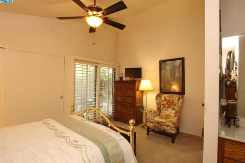 1719 E Perez Ct, Visalia, CA 93292 photo 13
