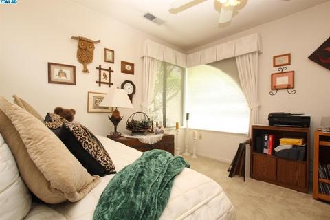 1719 E Perez Ct, Visalia, CA 93292 photo 10