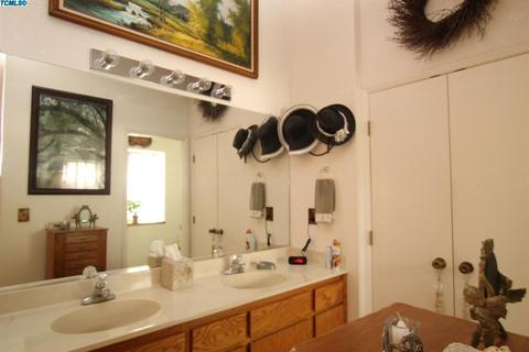 1719 E Perez Ct, Visalia, CA 93292 photo 12