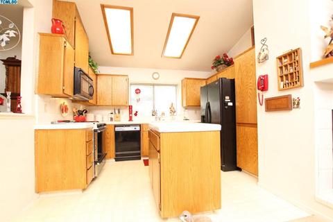 1719 E Perez Ct, Visalia, CA 93292 photo 14