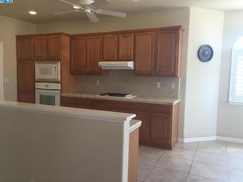 306 S Wind Ct, Visalia, CA 93292 photo 7