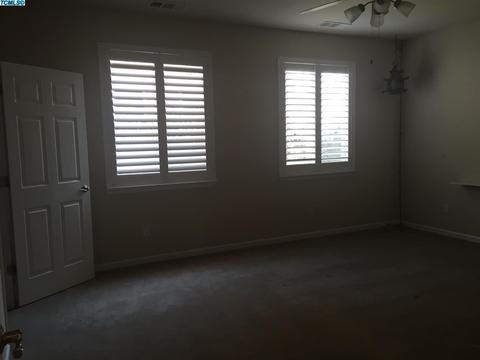 306 S Wind Ct, Visalia, CA 93292 photo 2