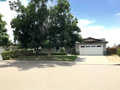 41 S Cambridge Dr, Lemoore, CA 93245 photo 1