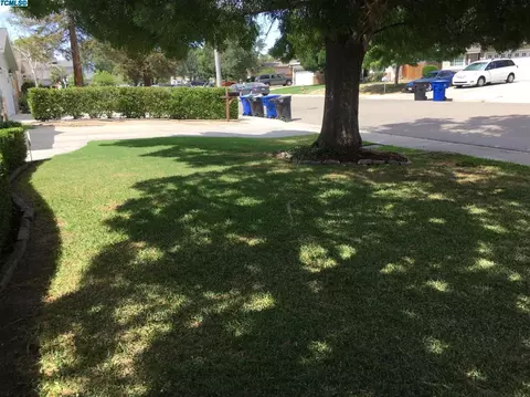 41 S Cambridge Dr, Lemoore, CA 93245 photo 5