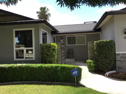 41 S Cambridge Dr, Lemoore, CA 93245 photo 2
