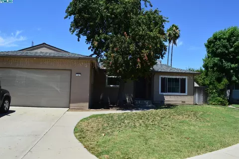 1747 Alamos Ave, Clovis, CA 93611 photo 2