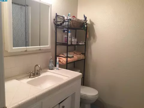 216 E Lois Ave, Tulare, CA 93274 photo 5