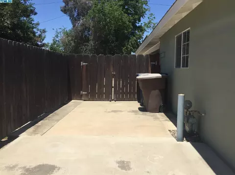 216 E Lois Ave, Tulare, CA 93274 photo 11